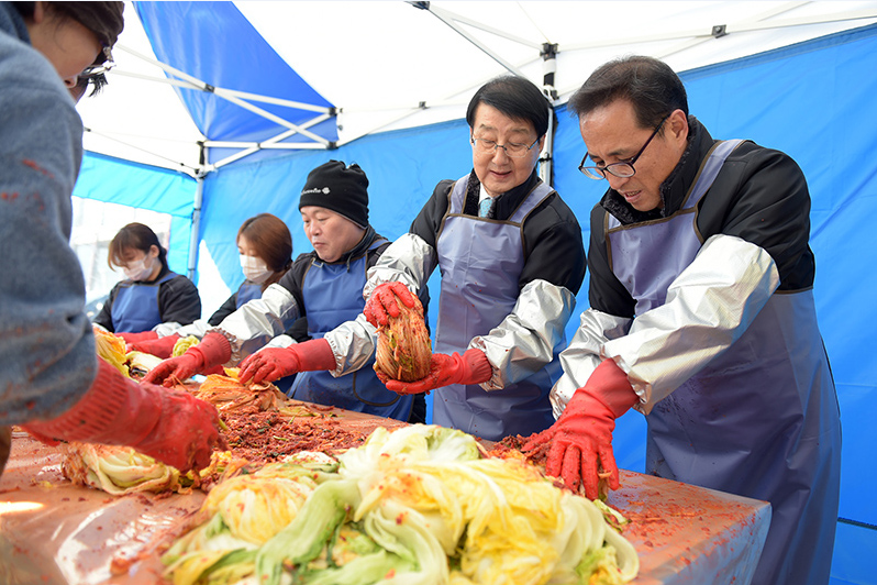 장애인 보호시설 찾아 '사랑의 김장담그기' 활동 펼쳐